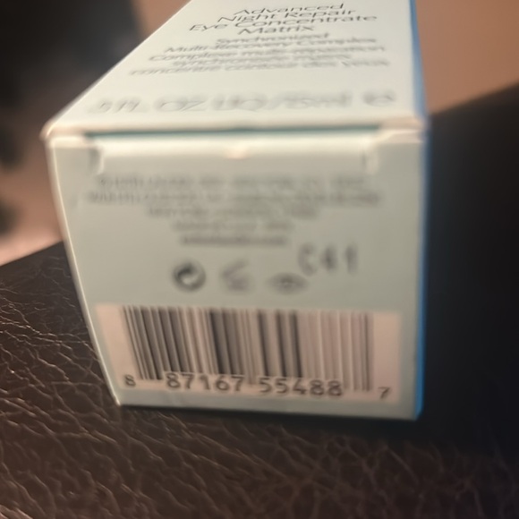 New- Ester Lauder Advanced Night Repair Eye Concentrate Matrix
.5oz - Picture 7 of 7